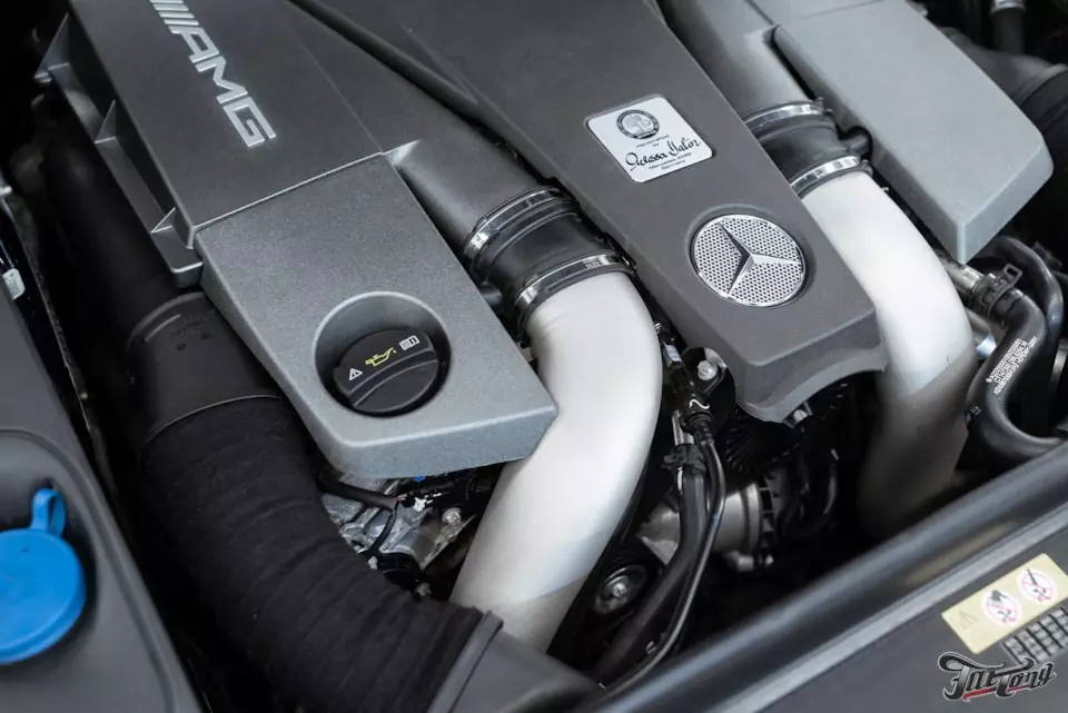 Mercedes S63 AMG. Детейлинг химчистка салона с полировкой глянцевых элементов!
